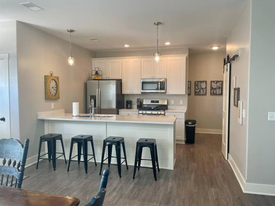 Main Floor 2 Bedroom Condo In Bettendorf Exterior photo